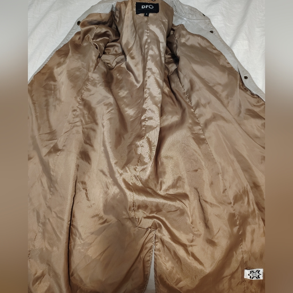Women’s Genuine Leather Coat – DFO (Direct Factory Outlet) – Size 4 - Picture 4 of 6